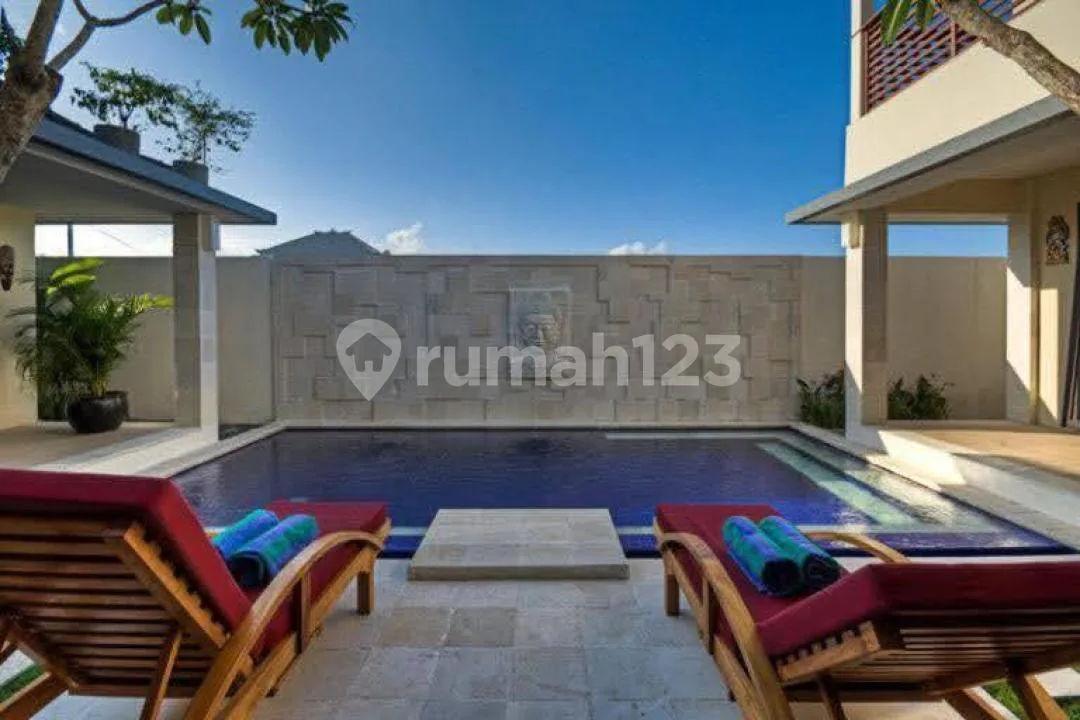 Villa Mewah Furnish dengan Kolam Renang Dekat Pantai di Kerobokan - Image 1 of 4