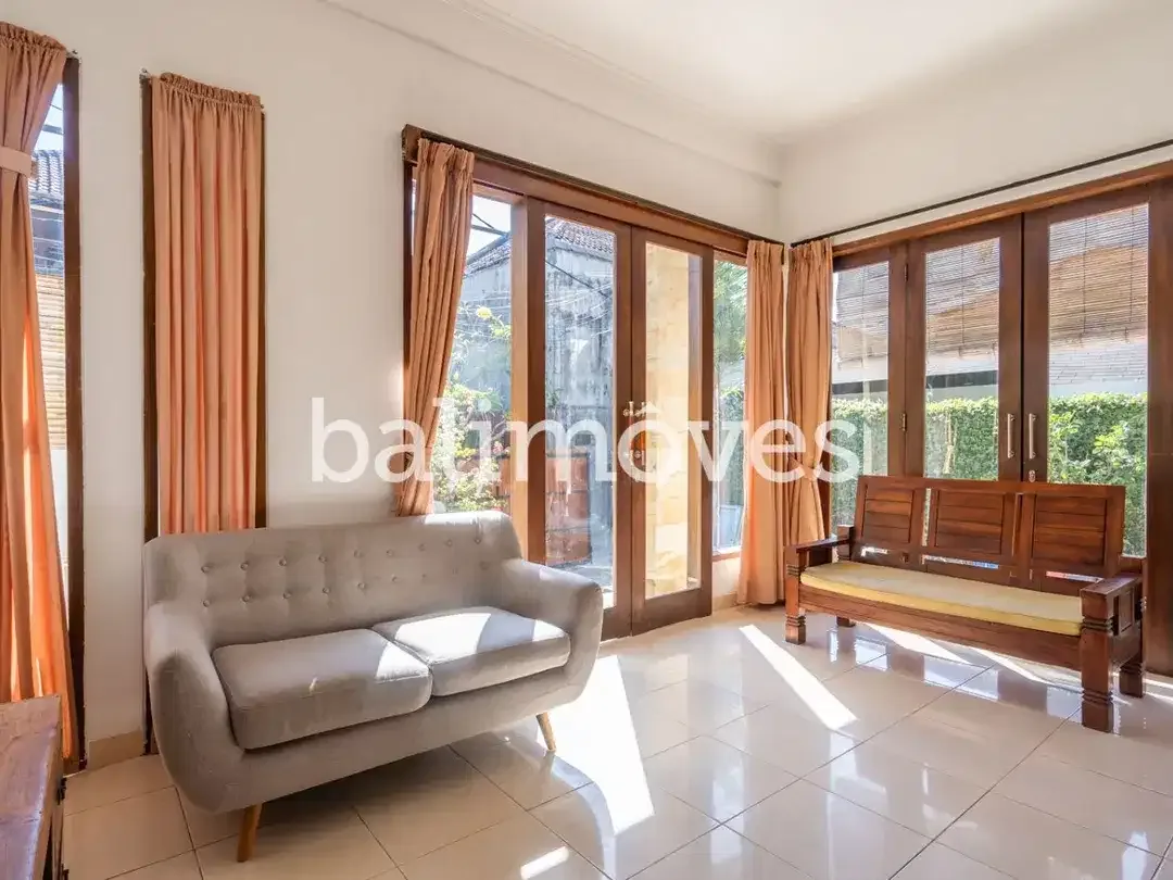 Disewakan Vila Dua Lantai Empat Kamar Tidur di Tepi Pantai Sanur - Image 8 of 10