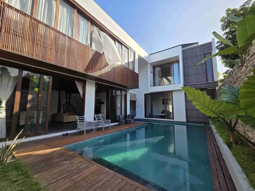 freehold luxury villa at sanur - Image 1 of 10
