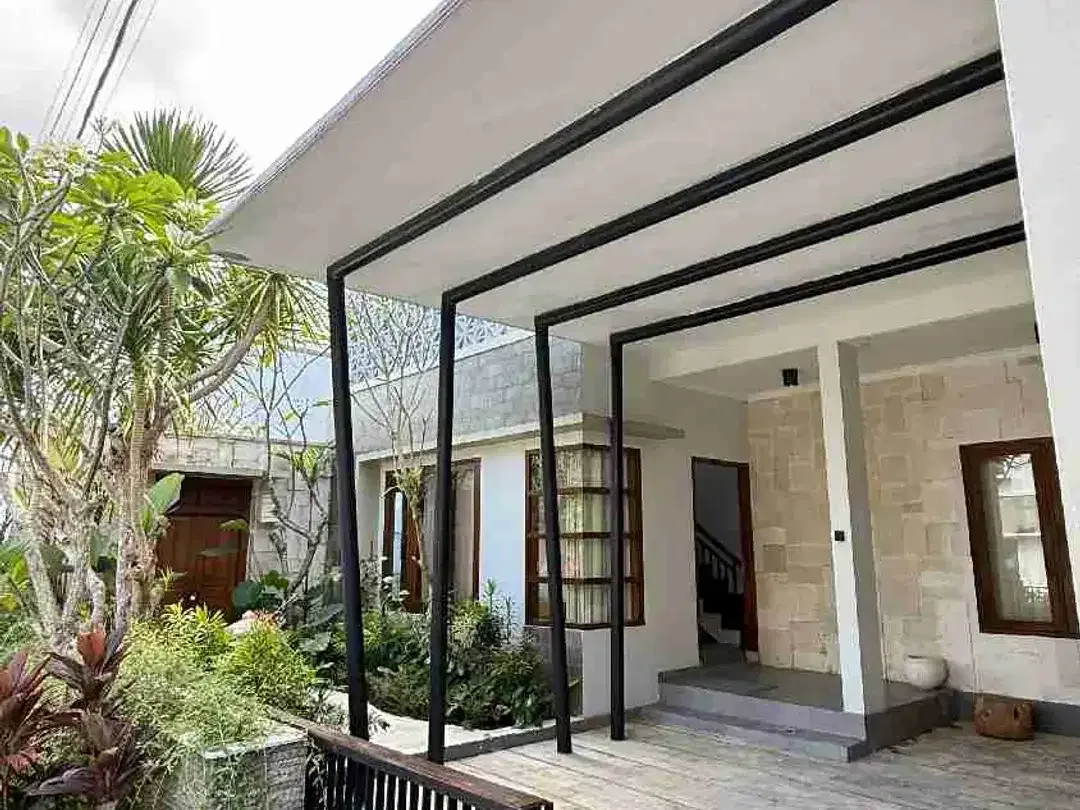 Jual Rumah 2lt Fuenished + Private pool Lokasi di Perumahan area Jimbaran. strategis & nyaman untuk Hunian - Image 2 of 10