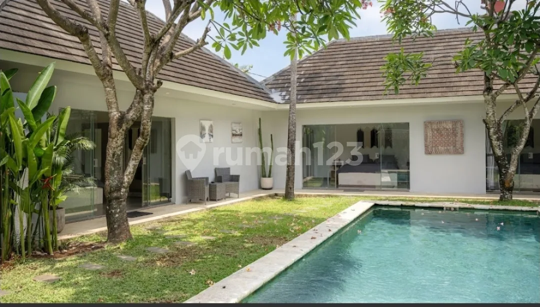 Villa Kerobokan With Garden Near Seminyak And Petitenget - Image 3 of 4