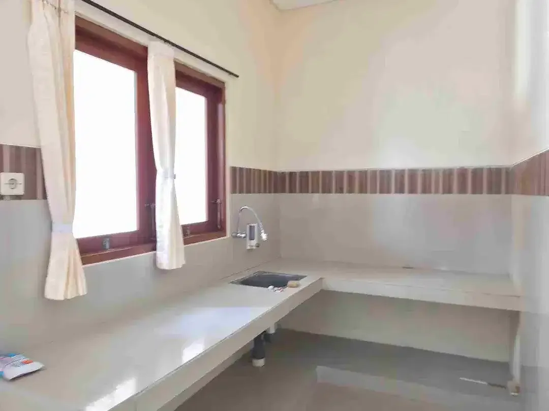 RUMAH 2 KAMAR, LINGKUNGAN TENANG, DEKAT JALAN RAYA DAN KAMPUS IDB RENON - Image 9 of 10