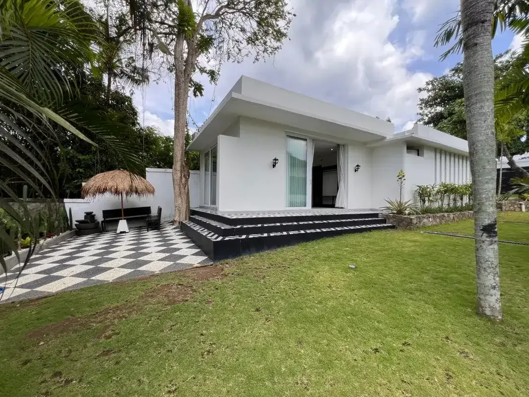 HIDDEN GEM 5 BEDROOMS MODERN TROPICAL STYLE JUNGGLE AND RIVER VIEW LOCATION AT MUNGGU - CANGGU - Image 9 of 10