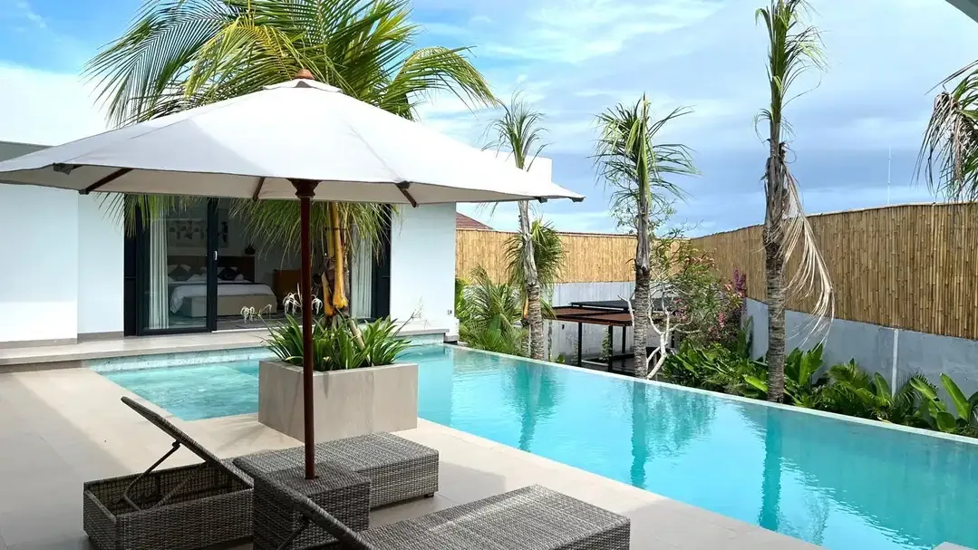 Villa Modern Mewah di Puri Gading Jimbaran, Kolam Besar - Image 2 of 10