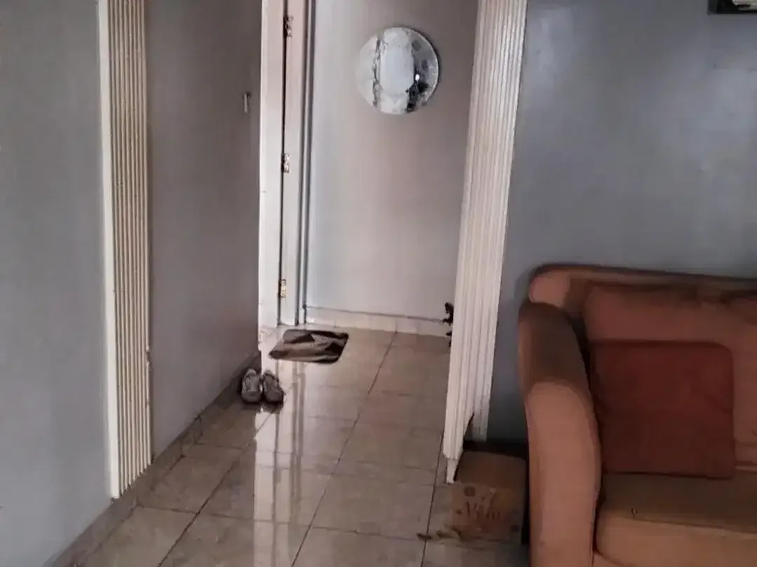 Tinggal Praktis di Tengah Kota – Rumah Modern Minimalis - Image 3 of 10