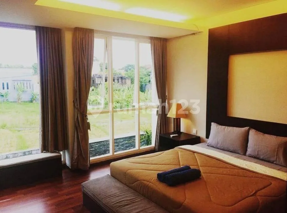 Villa Full Furnished Ada Kolam Renang 2Lt Siap Huni di Umalas - Image 2 of 4