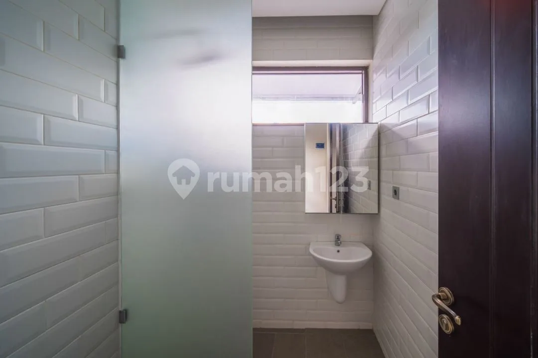 Rumah 2br.one Gate Sistem 2 Menit Taman Rama School Fully Furnish - Image 3 of 4
