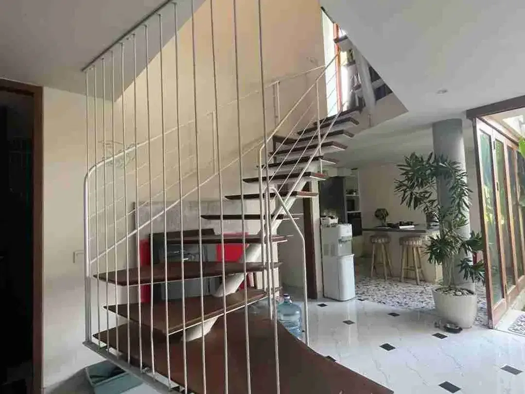 di jual rumah lantai 3 model villa sanur - Image 2 of 10