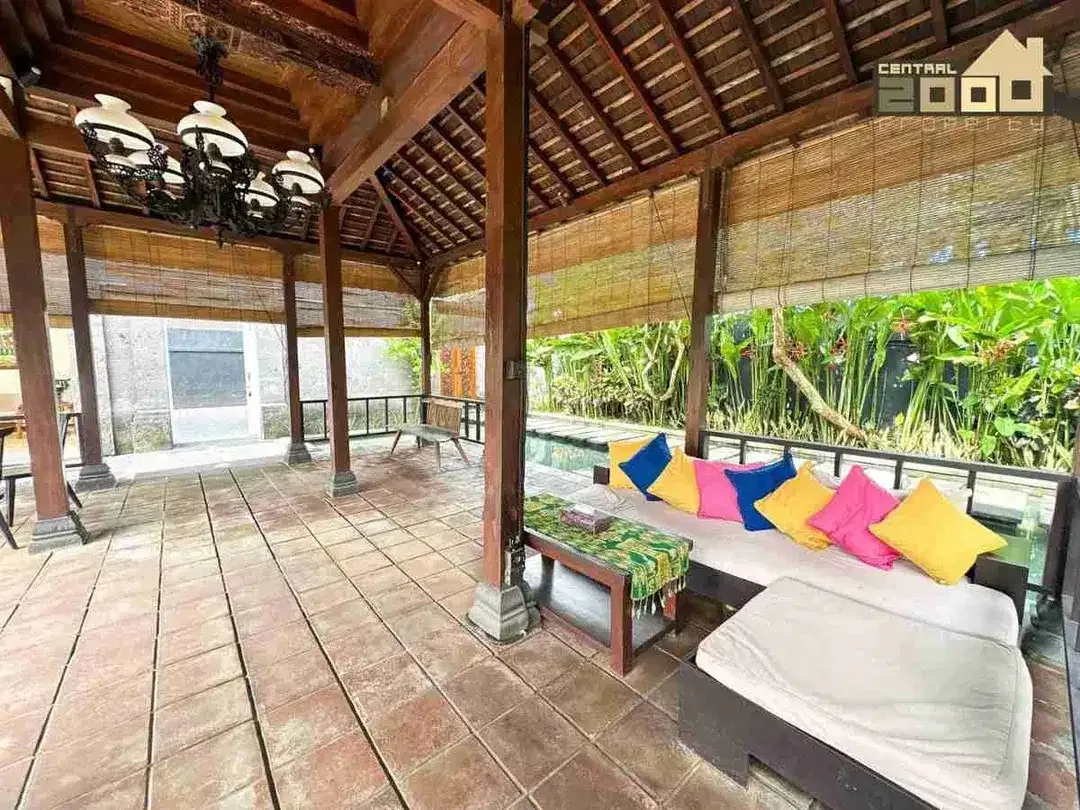 Traditional Meets Modern Villa with Rice Field View in Canggu - Image 3 of 10