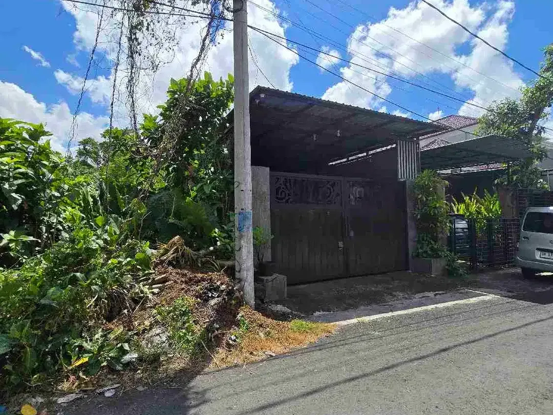 Rumah strategis bersih terawat bonus tanah 120 m2 muding kerobokan Bali - Image 1 of 10