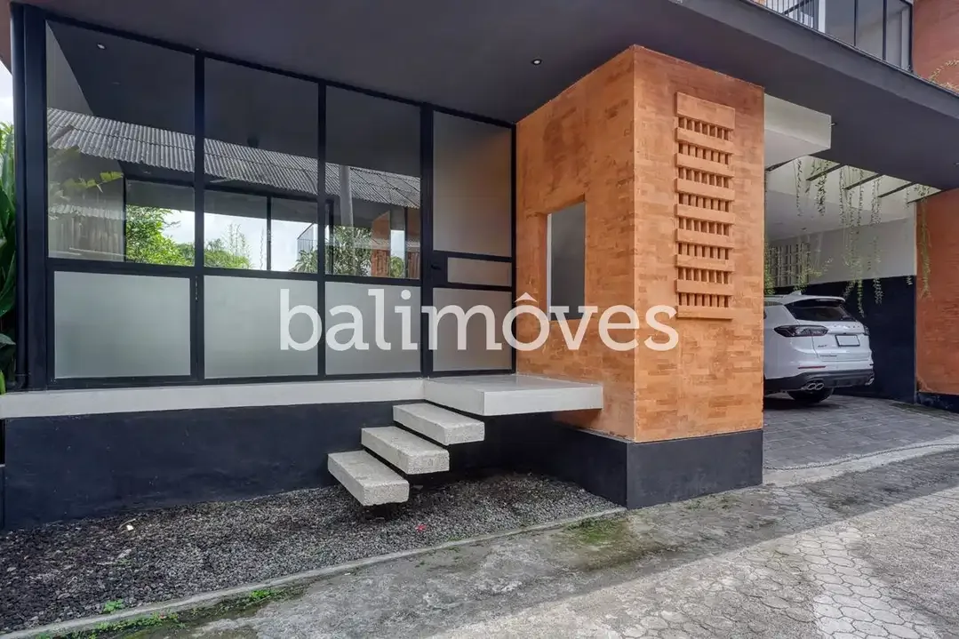 Modern Villa Empat Kamar Tidur Di Kerobokan - Image 4 of 10