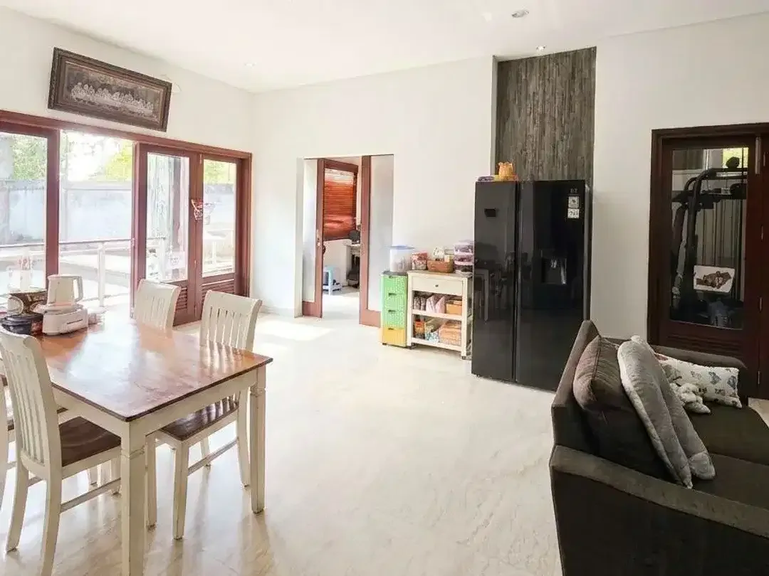 RUMAH MEWAH 2 LANTAI ONE GATE SYSTEM DI PERUMAHAN SANUR KAUH DENPASAR - Image 9 of 10