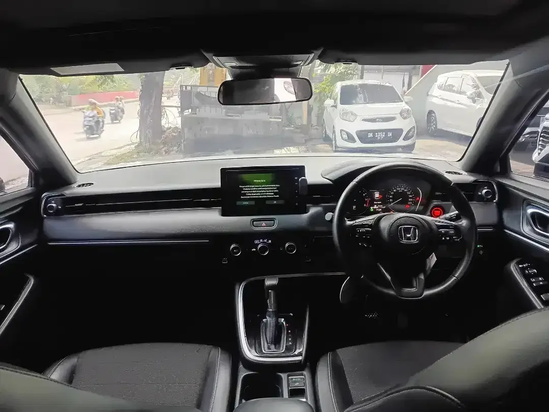 HRV SE NEW MODEL 2023 PAJAK BARU LOW KM SEPERTI BARU - Image 8 of 10