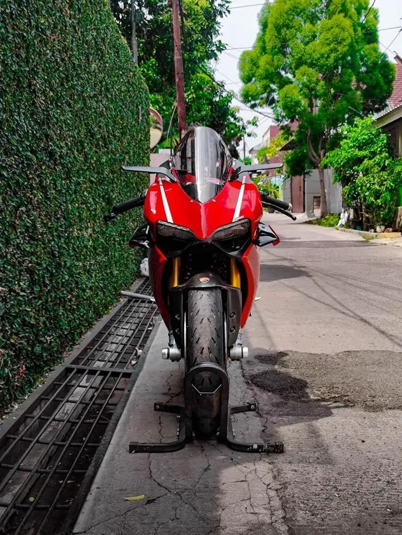 Ducati Panigale 1199 S tahun 2015 Rare Special Unit Low Odo Mulus - Image 4 of 10