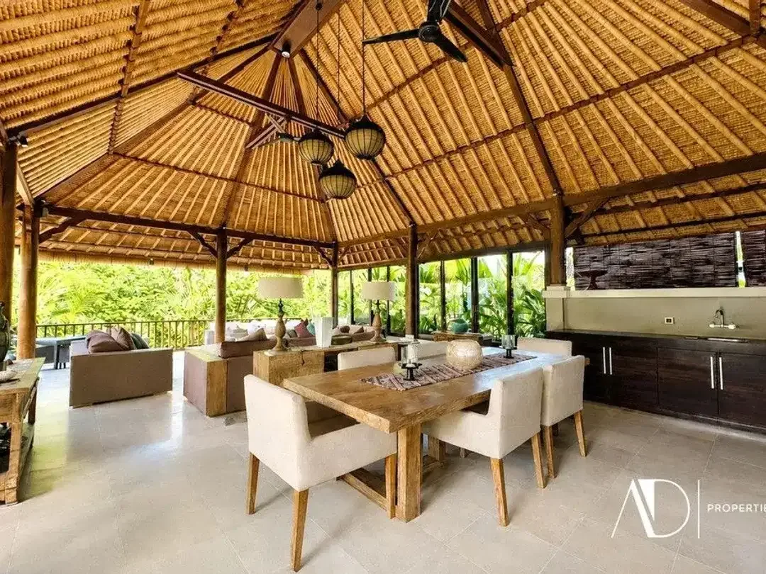 FREEHOLD | LUXURY BALINESE VILLA IN PRIME PERERENAN - Image 5 of 10