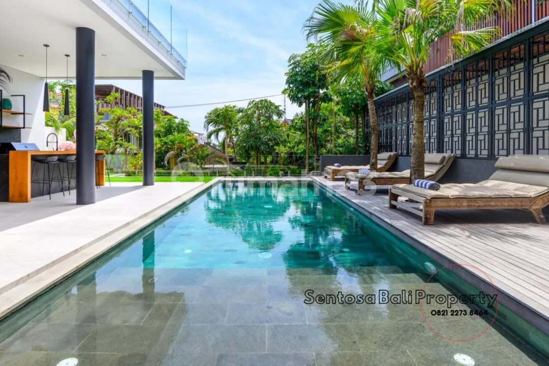 Luxury Villa with Spectacular View in Jimbaran Bali - Image 3 of 4