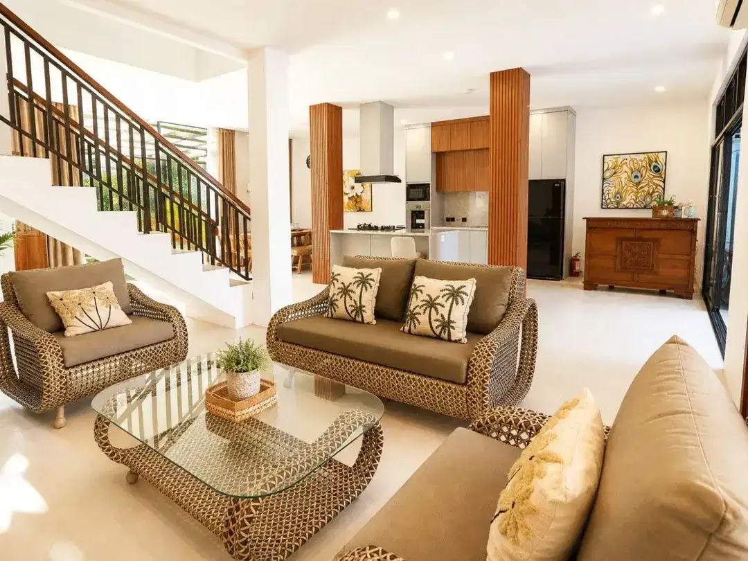 [LUXURY TROPICAL] Dijual Villa Modern 3 Lantai Hadap Utara dengan Private Lap Pool & Rooftop - Image 3 of 10
