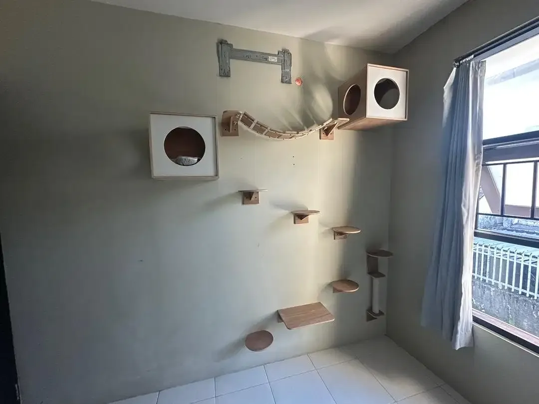 Cat wall playground / cat condo / cat tree / garukan / mainan kucing - Image 1 of 3