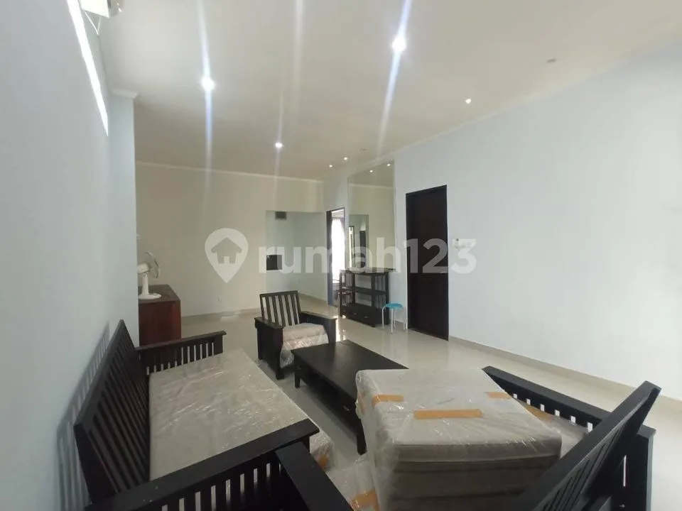 Rumah Semi Furnished Lingkungan Tenang Taman Sari Kerobokan, Bali - Image 3 of 4