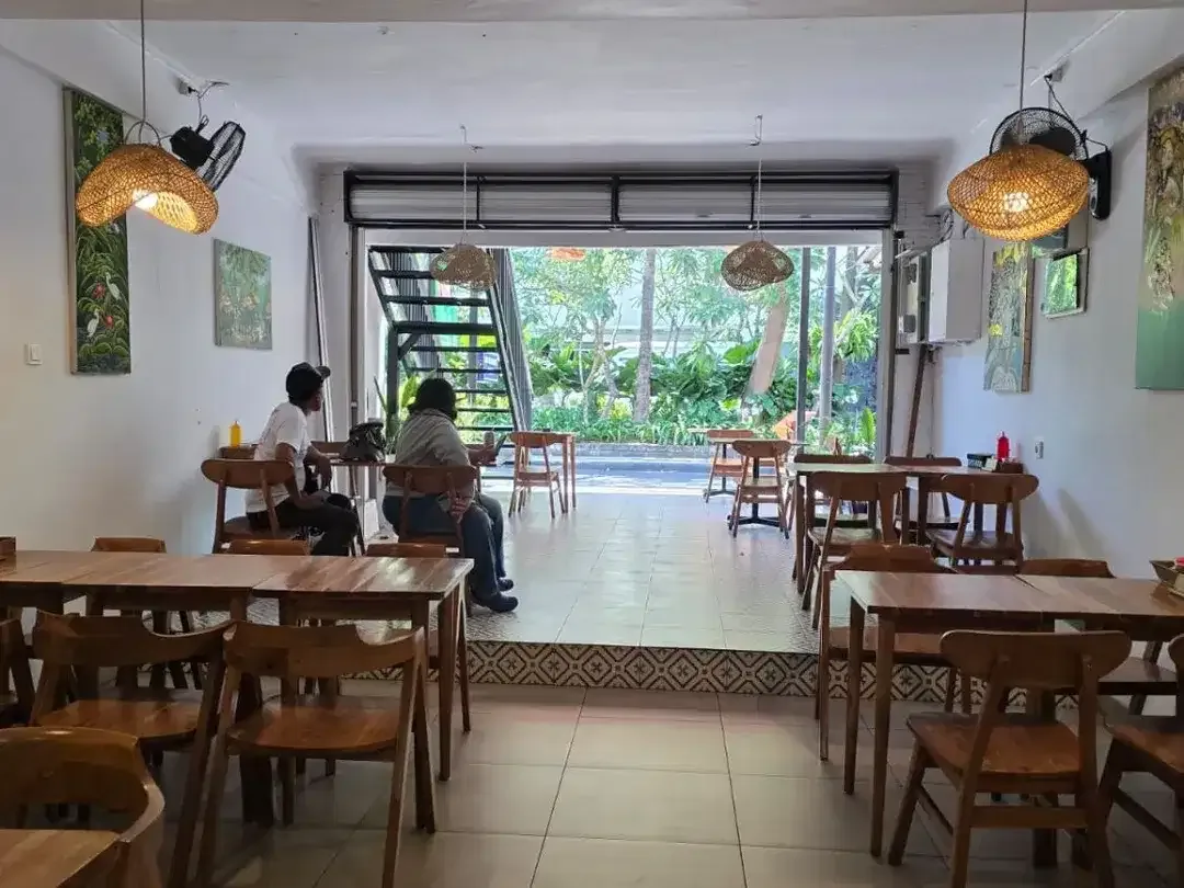 Ruko Area Hotel dengan Walking Traffic Tinggi Disewakan di Legian - Image 4 of 5