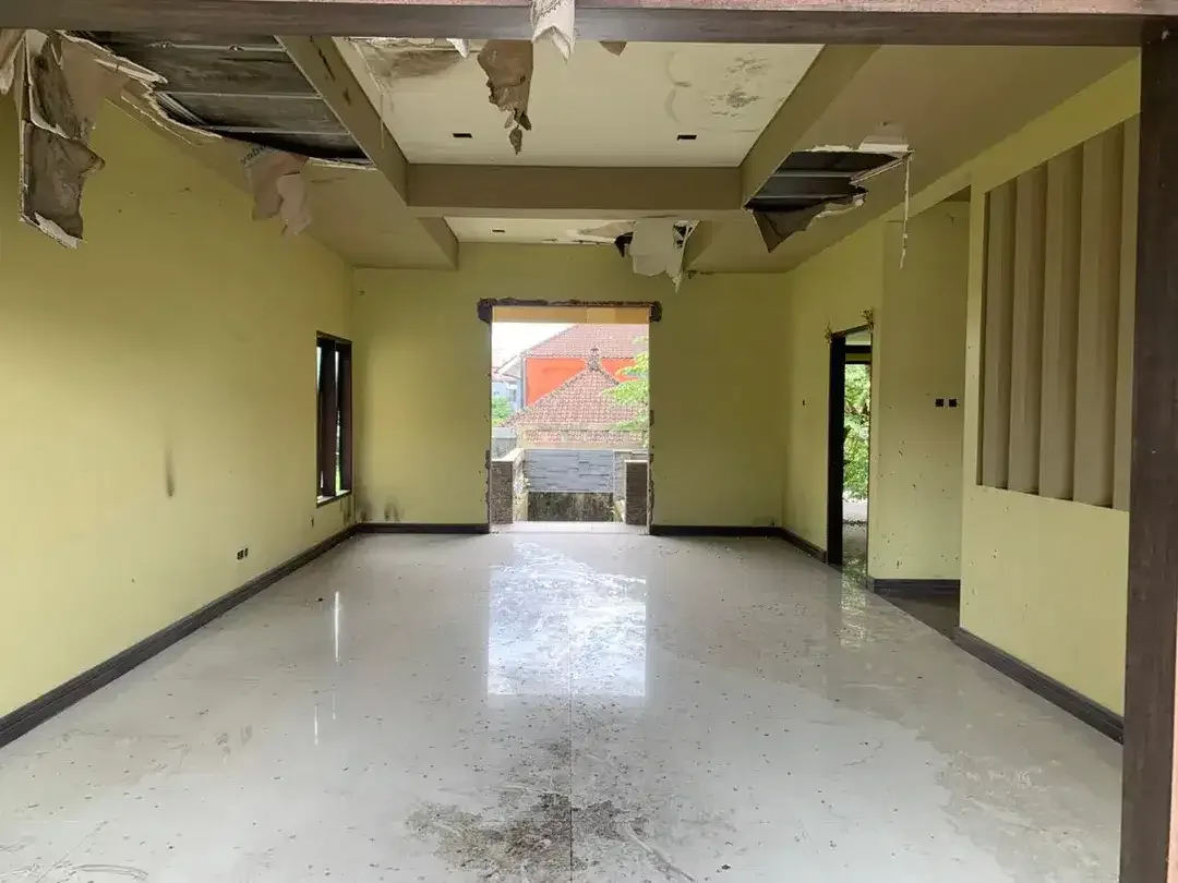 Dijual Rumah Cocok untuk Kantor 7 Kamar di Denpasar Barat - Image 1 of 10