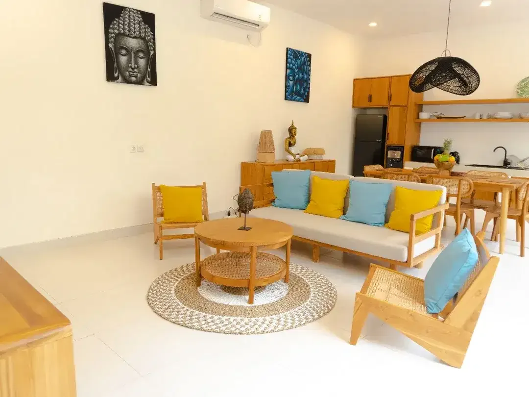 Dijual Vila Cantik Sudah Beroperasi (Airbnb) di Canggu, 8 Menit Ke Pantai Batu Bolong - Image 2 of 10