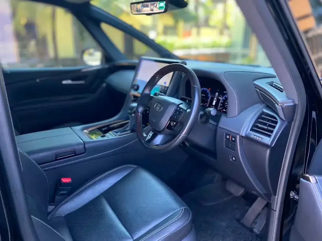 Toyota Alphard 2.5 G CVT 2024 - Hitam Metalik - Image 7 of 10