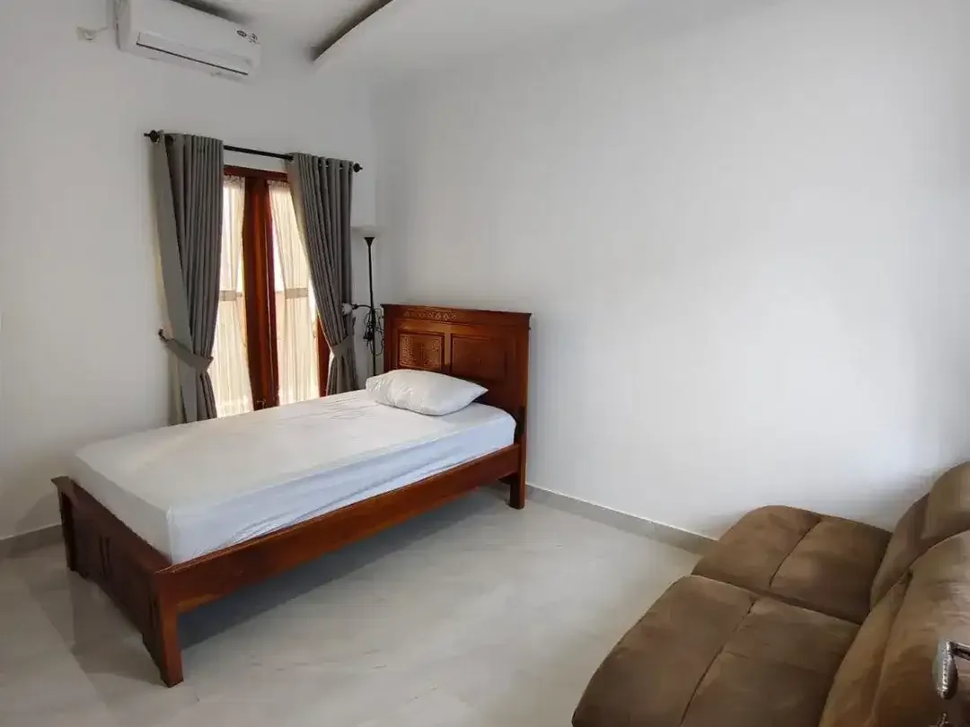 villa 2 lantai di nusa dua,furnish, lokasi strategis,dkt gerbang tol nusa dua - Image 4 of 10