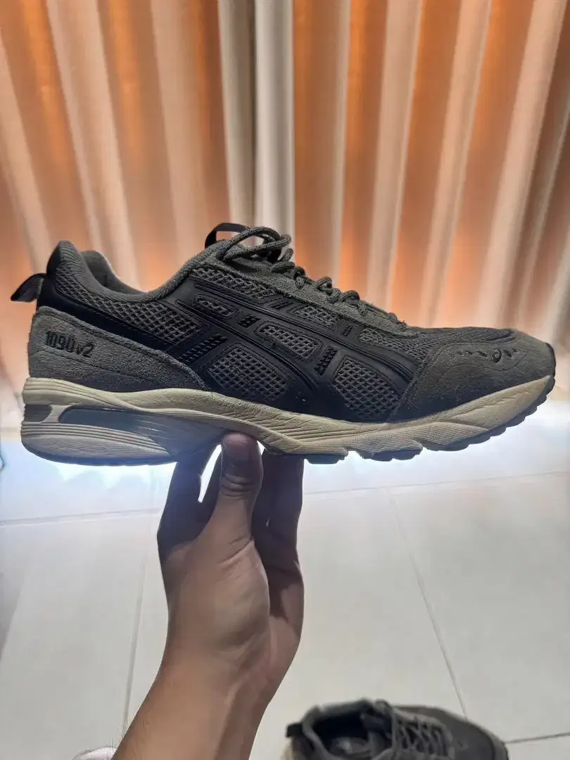Sepatu ASICS original - Image 1 of 4