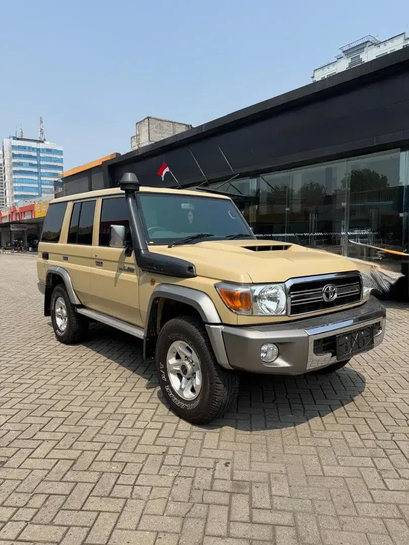 Land cruiser 70 Mt Diesel V8 2019 - Image 3 of 10