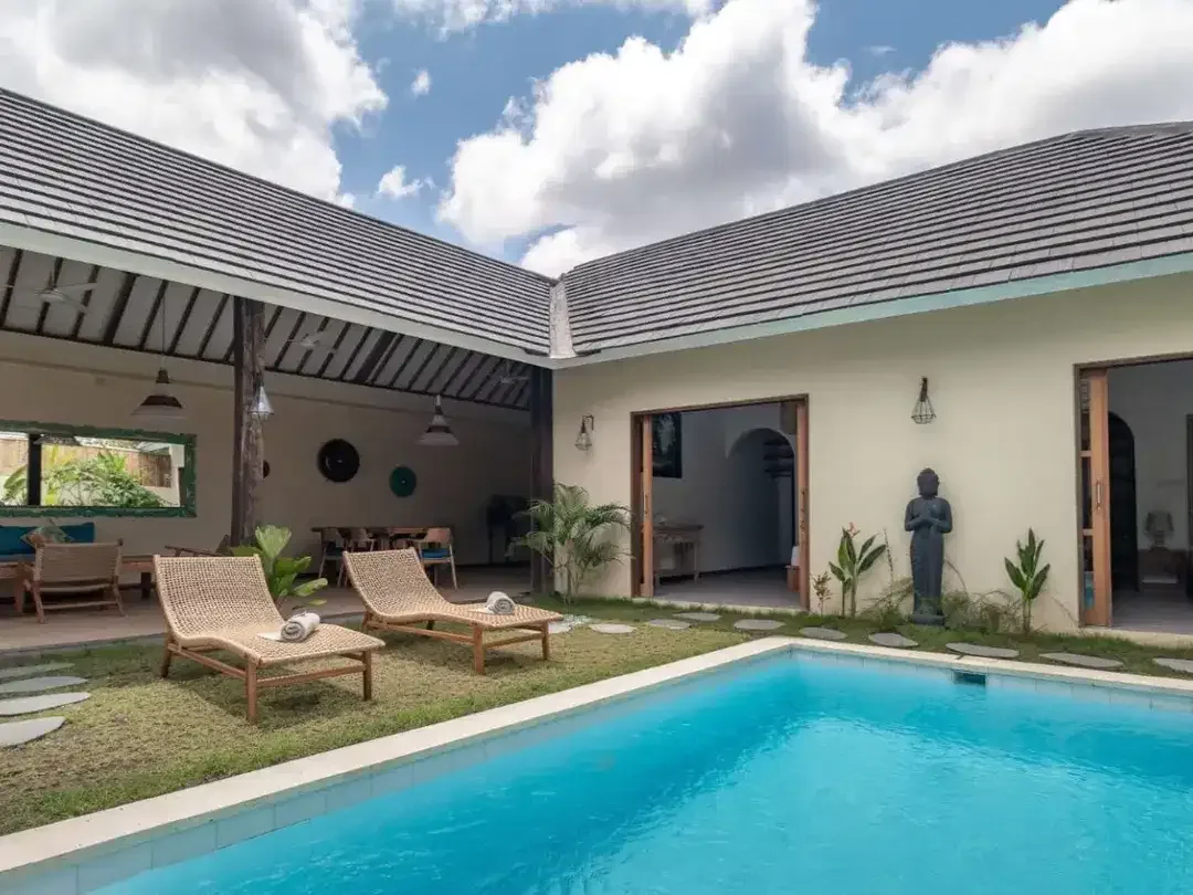 Villa tropical minimalis sangat strategis di Kerobokan dekat Canggu dan Denpasar - Image 4 of 10