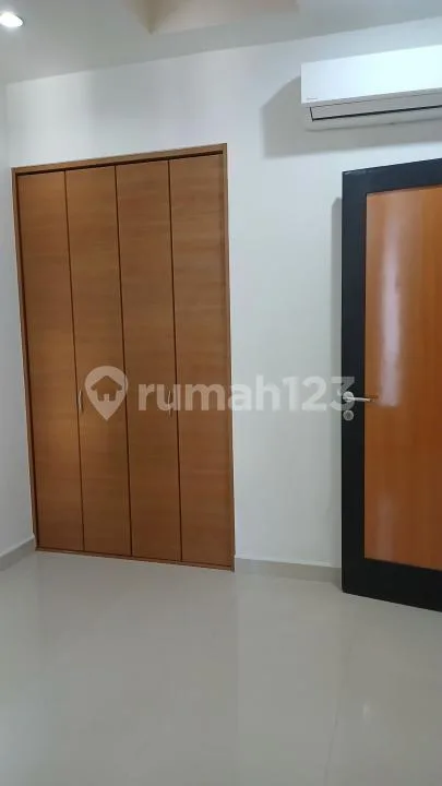 Rumah Minimalis Modern Hadap Timur Dalam Cluster Keamanan 24 Jam dengan Fasilitas Kolam Renang - Image 4 of 4