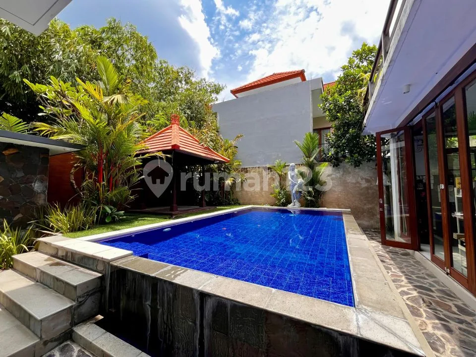 Villa di Sekar Sari Sanur Bali 3 Bedrooms 308M2 - Image 3 of 4