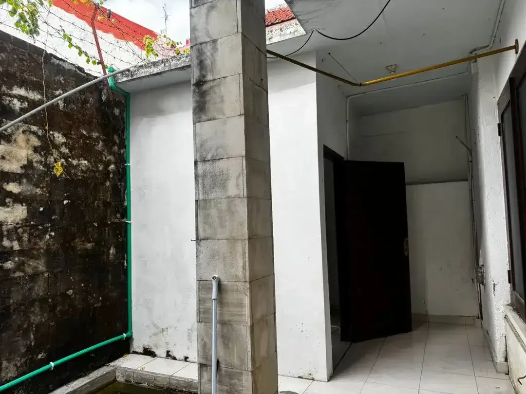 Rumah 2 Lantai Lokasi Strategis Gatsu Barat 4 Kamar Tidu Lingkungan Tenang - Image 10 of 10