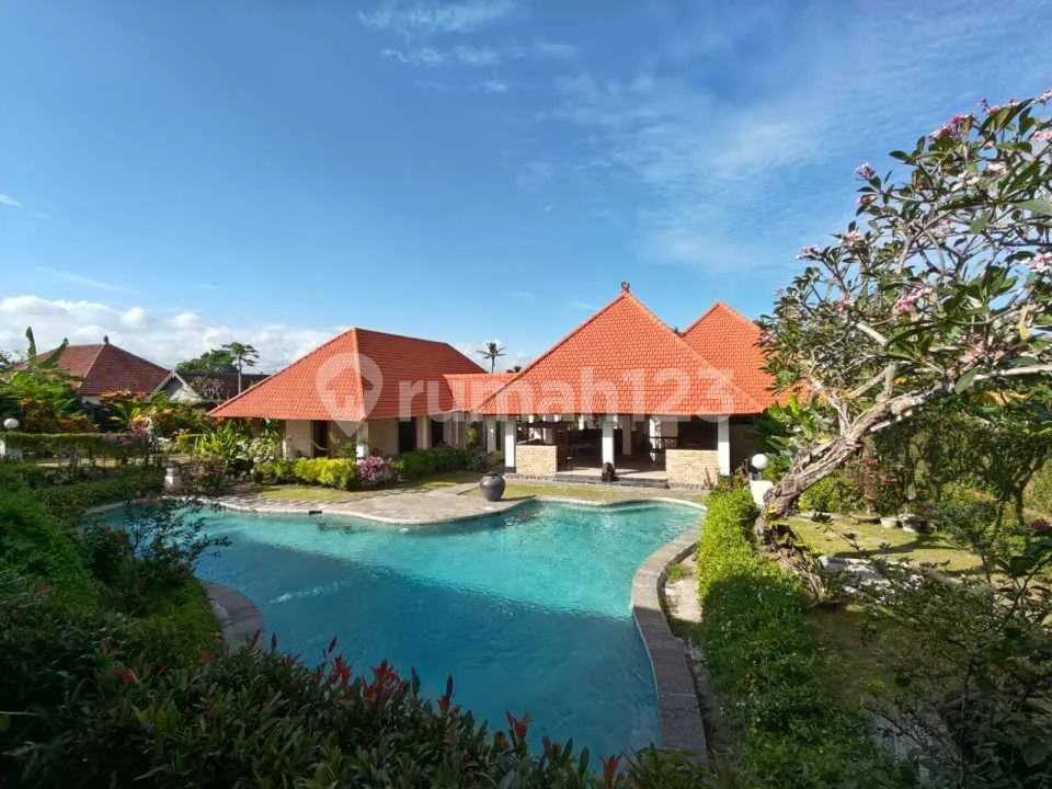 Villa Istimewa Lokasi Strategis Dekat Pantai Masceti, Gianyar - Image 1 of 4