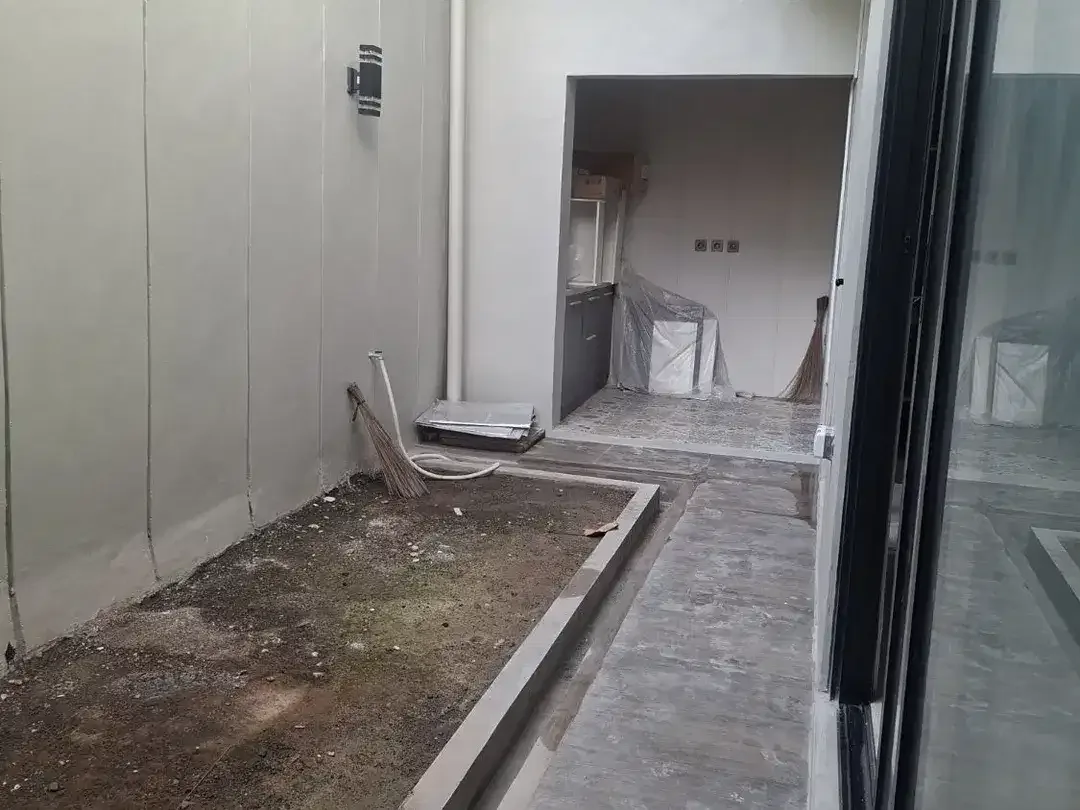 DIJUAL RUMAH 2 LANTAI FULLY FURNISHED SIAP HUNI KEROBOKAN AREA - Image 5 of 10