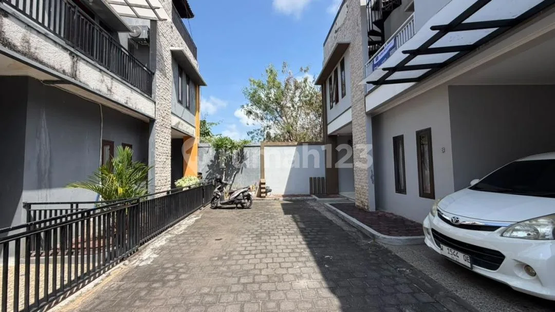 Rumah 2 Lantai Dijual di Jimbaran 5 Kamar Tidur | Lokasi Strategis | Lingkungan Tenang - Image 2 of 4