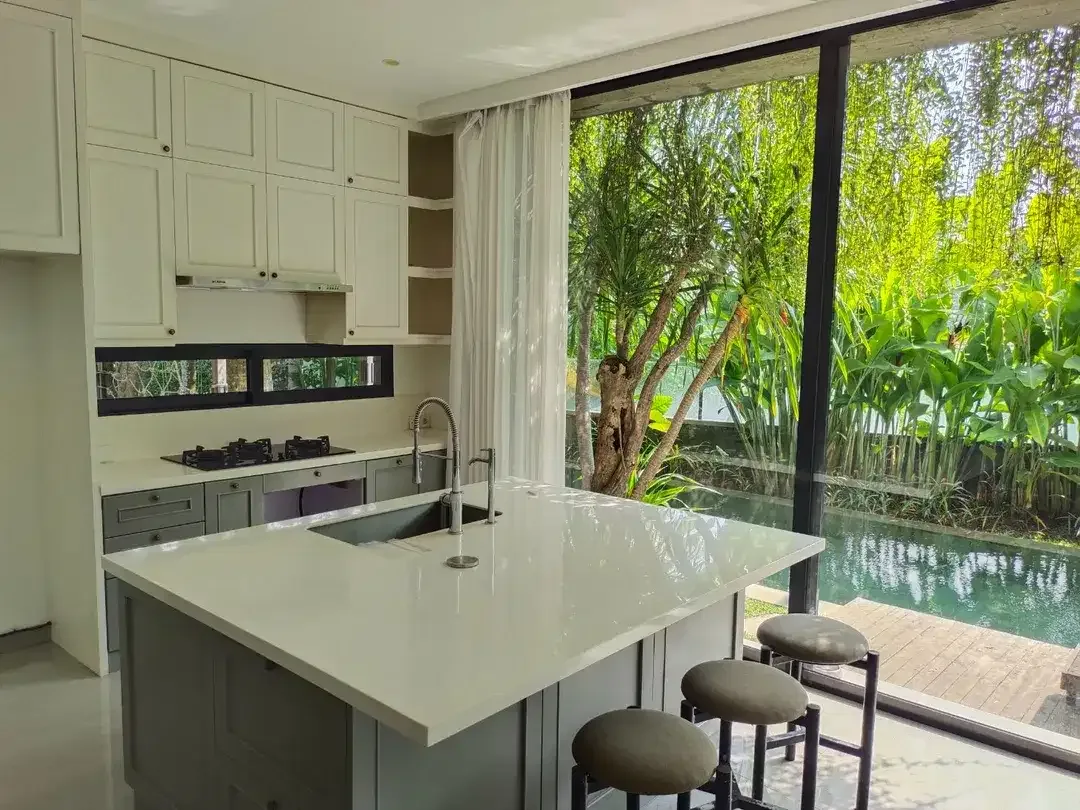 Freehold Duke Type Royal Villa with Premium Finishes & Spacious Design for Sale in Sanur  – Luxury 4-Bedroom Villa with Private Pool - Image 5 of 10