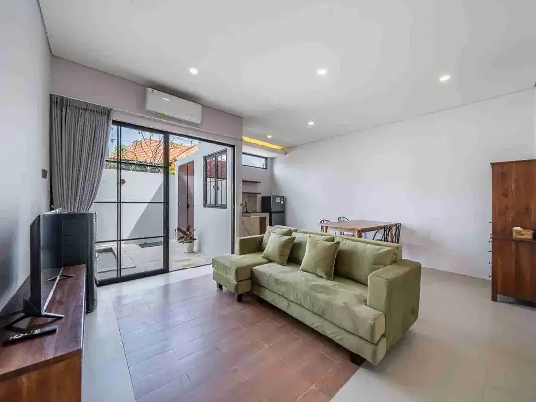 FOR SALE VILLA Cantik Bergaya MINIMALIS Modern Siap Huni Di Lokasi Strategis PADONAN CANGGU BALI - Image 5 of 10