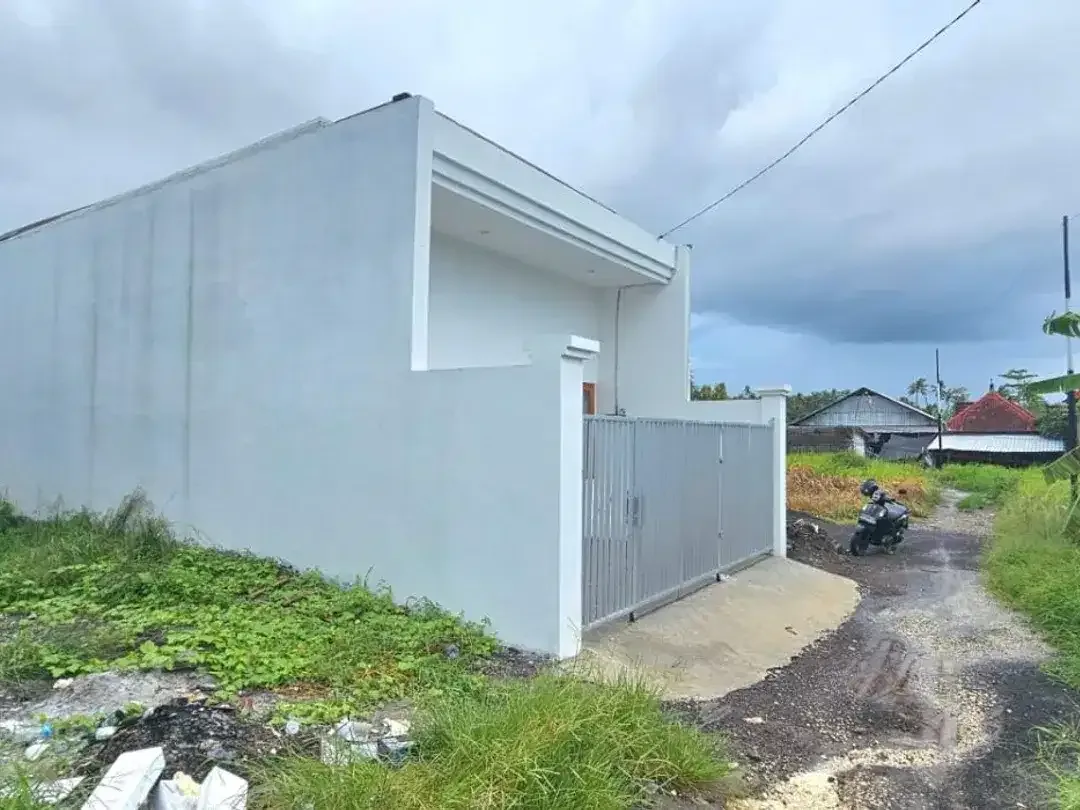 Rare Find! Villa Strategis dengan View Sawah Tanpa Batas - Image 1 of 10