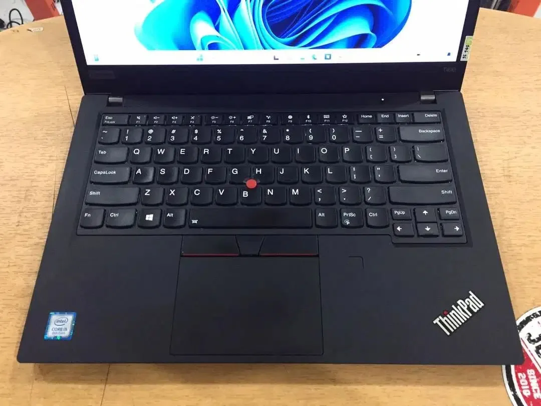 Laptop Lenovo ThinkPad T490 Core i5Gen8 Ram 16GB SSD 256GB Slim Mulus - Image 2 of 10
