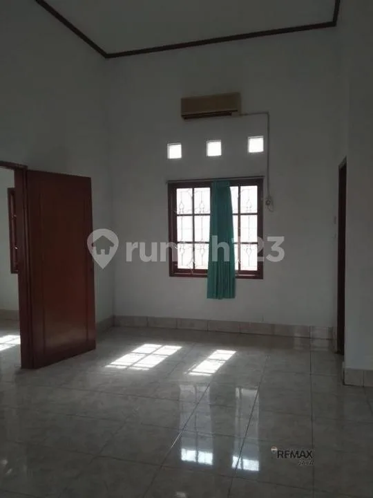 Rumah 4 Kamar Tidur Disewakan di Glogor Carik, Denpasar Selatan - Image 2 of 4