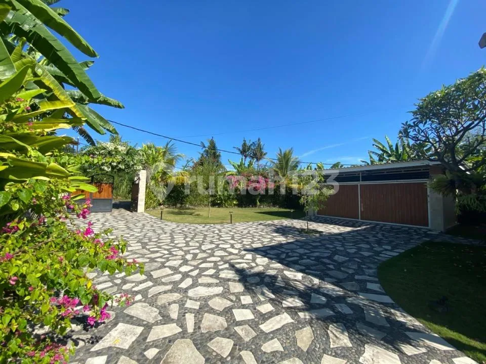 Exclusive Villa On 1500 Sqm Land In Peaceful Lovina - Image 1 of 4