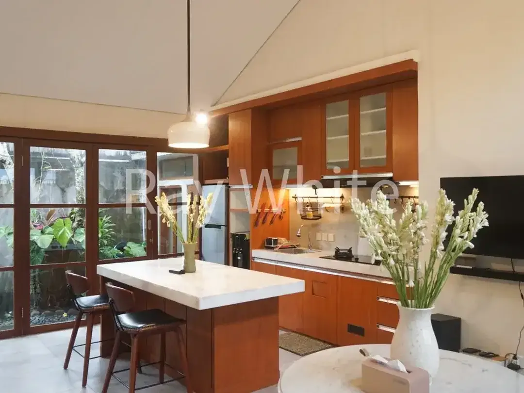 House for Sale  Leasehold -Charming Villa in Padonan, Near Berawa & Batu Bolong, Canggu - Modern Comfort & Tranquil Garden - Image 2 of 10