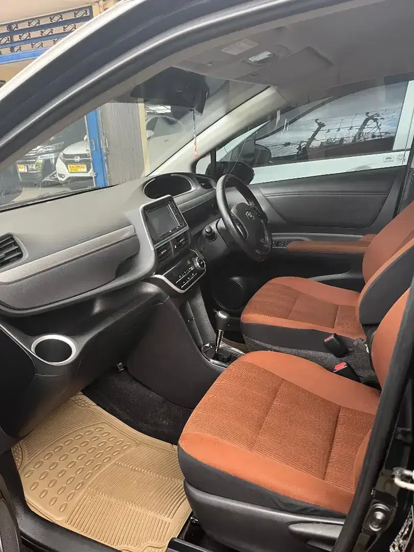 Toyota Sienta V 2017 hitam matic - Image 7 of 10