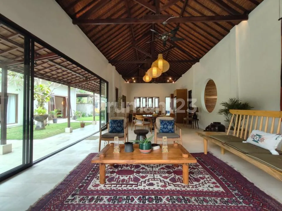 Tradisional Elegant Villa And Beautifully Designed In Jimbaran - Image 3 of 4
