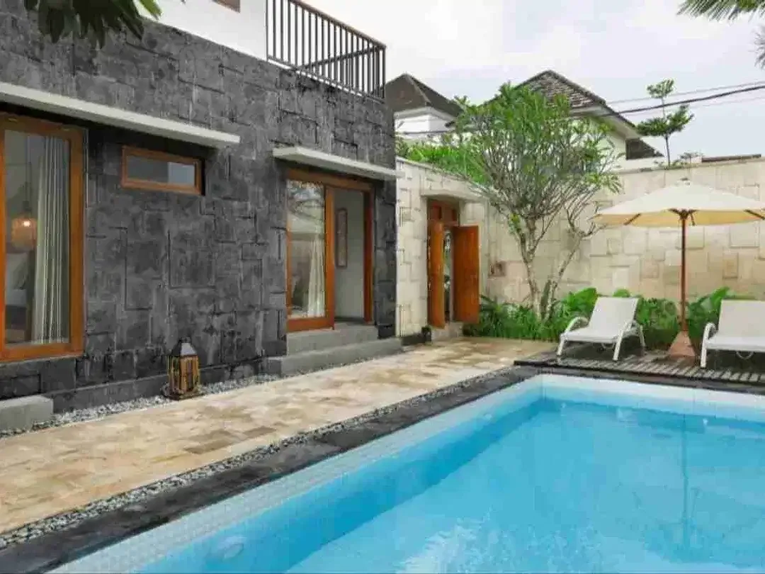 Villa strategis Tropis Modern Taman Griya Jimbaran Bali - Image 4 of 10