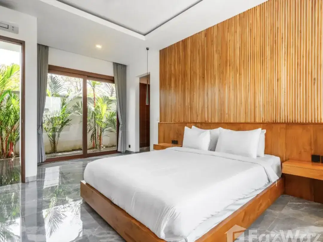 5 Bedroom Villa for sale in Batu Bolong, Bali - Image 6 of 10