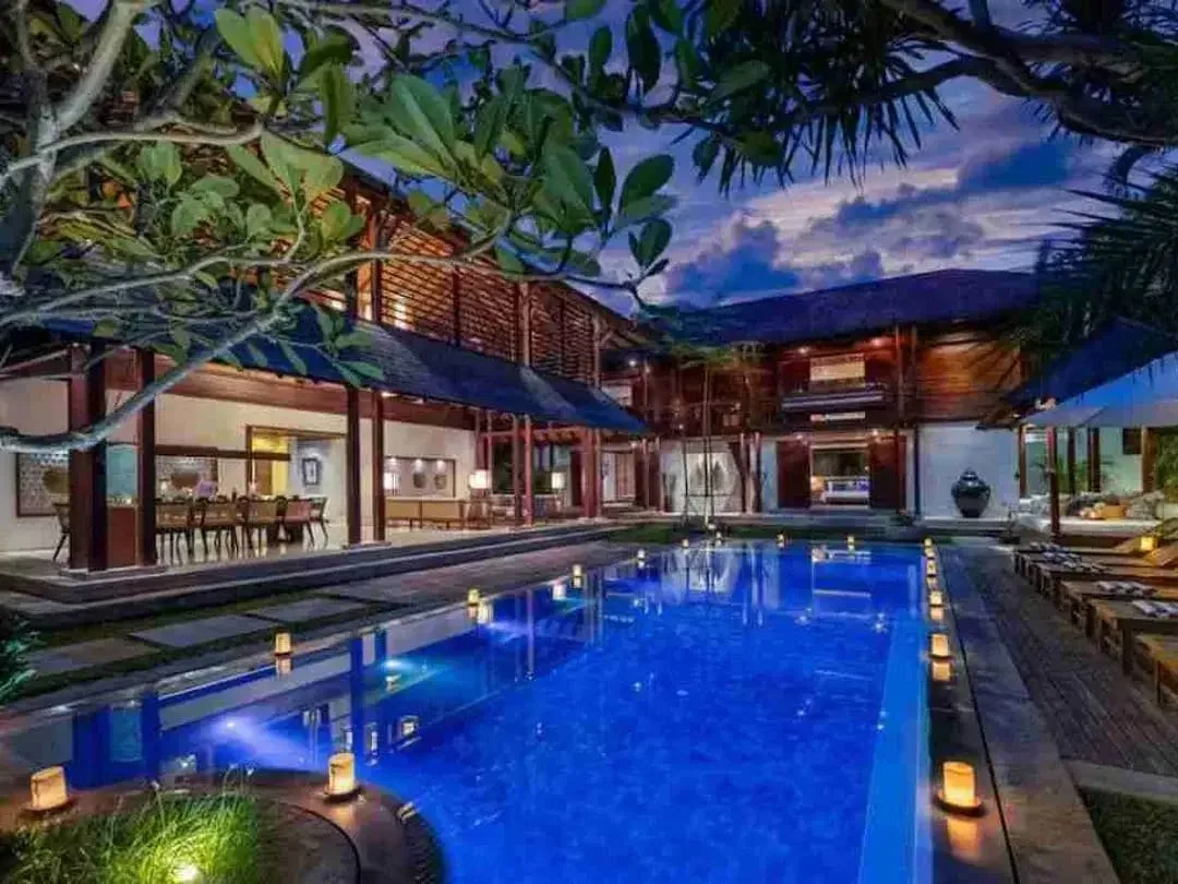 Villa Mewah di Seminyak Full Furnished 5BR, Pool Besar - Image 1 of 10