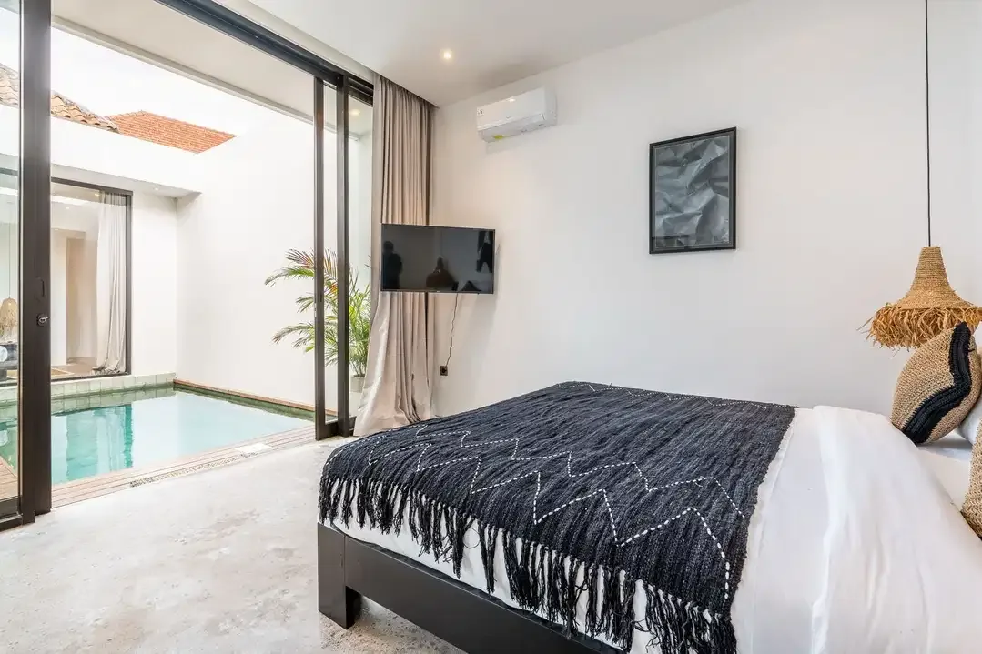 LEASEHOLD VILLA IN SEMINYAK FULLY FURNISHED - Image 7 of 10